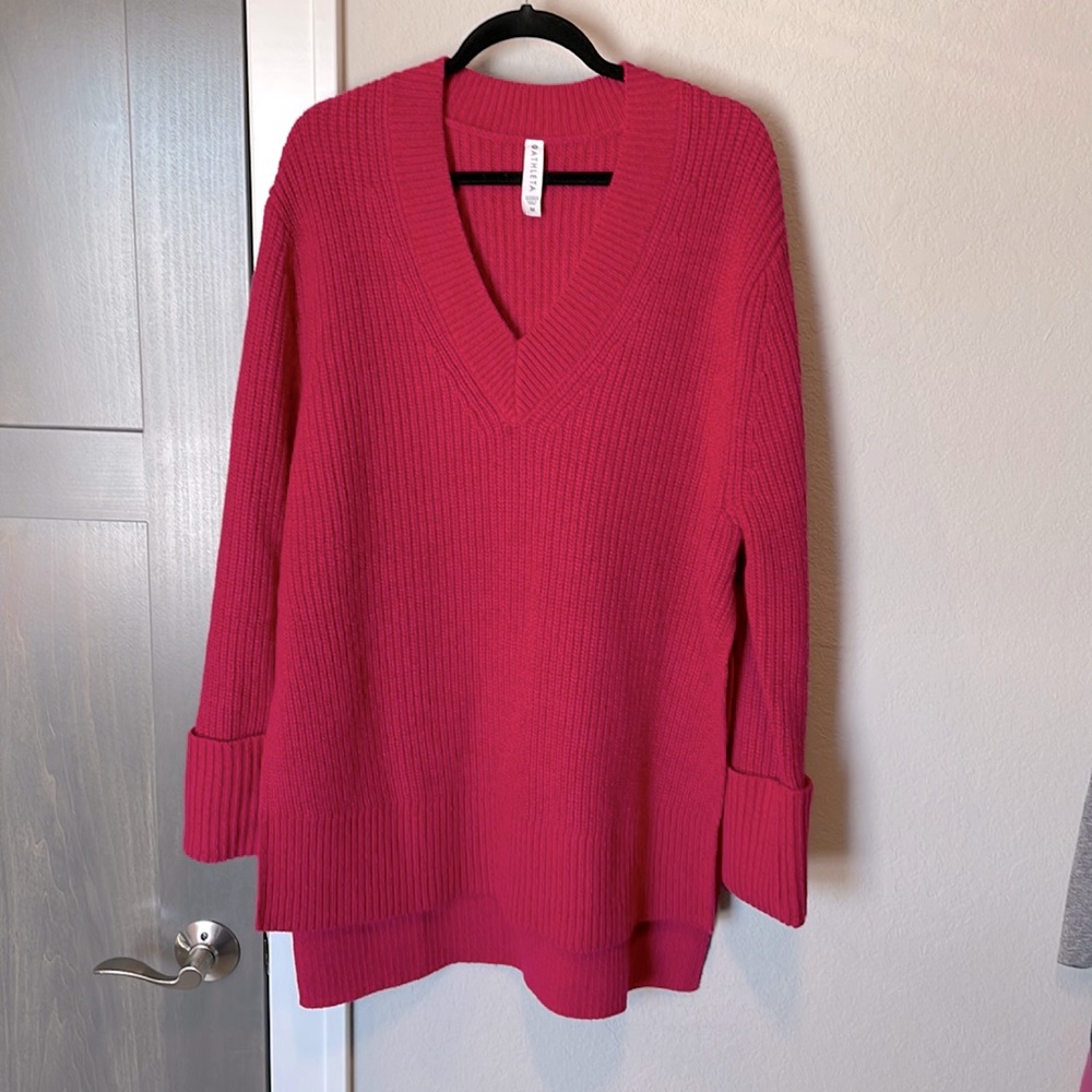 ATHLETA NWOT size M oversized tunic length V neck Magenta chunky sweater